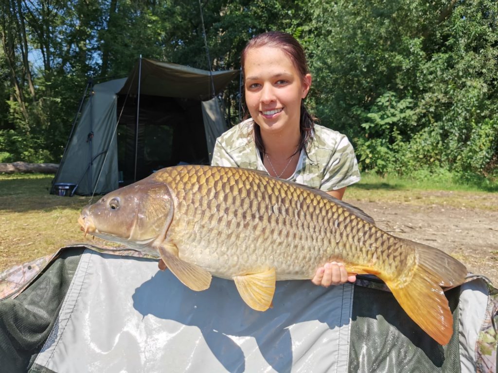 Rybářka
Žena a kapr